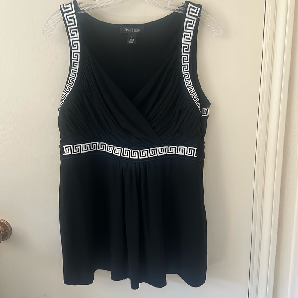 White House Black Market- black left side zip fit and flare knit top, Size L